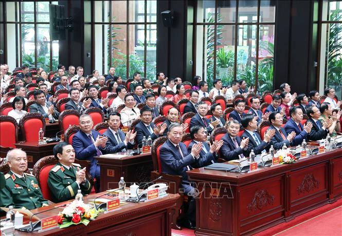 Tổng Bí thư Tô Lâm, các đồng chí lãnh đạo, nguyên lãnh đạo Đảng Nhà nước dự Lễ kỷ niệm. Ảnh: Thống Nhất – TTXVN