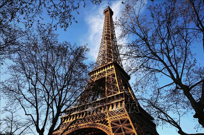 Tháp Eiffel tại thủ đô Paris, Pháp. Ảnh: THX/TTXVN
