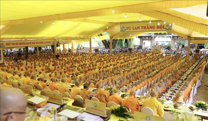 Quang cảnh Đại Lễ Vu Lan được tổ chức tại tổ đình Từ Đàm (phường Thuận Hoá, thành phố Huế). Ảnh: Văn Dũng-TTXVN