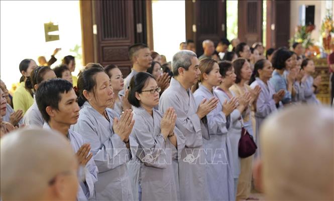 Phật tử tham gia Đại Lễ Vu Lan tại Tổ đình Từ Đàm (phường Thuận Hoá, thành phố Huế). Ảnh: Văn Dũng-TTXVN
