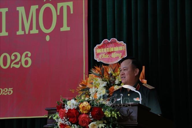 Thiếu tướng Khúc Thành Dư, Phó Chính ủy Quân khu 3 phát biểu tại kỳ họp. Ảnh: Mạnh Minh - TTXVN