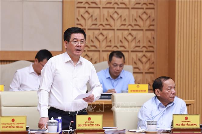 Bộ trưởng Bộ Công thương Nguyễn Hồng Diên phát biểu. Ảnh: Dương Giang-TTXVN