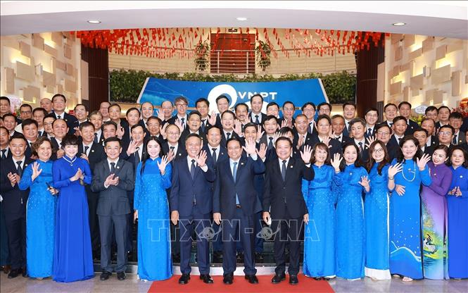 Thủ tướng Phạm Minh Chính với cán bộ, nhân viên Tập đoàn Bưu chính Viễn thông Việt Nam (VNPT). Ảnh: Dương Giang-TTXVN