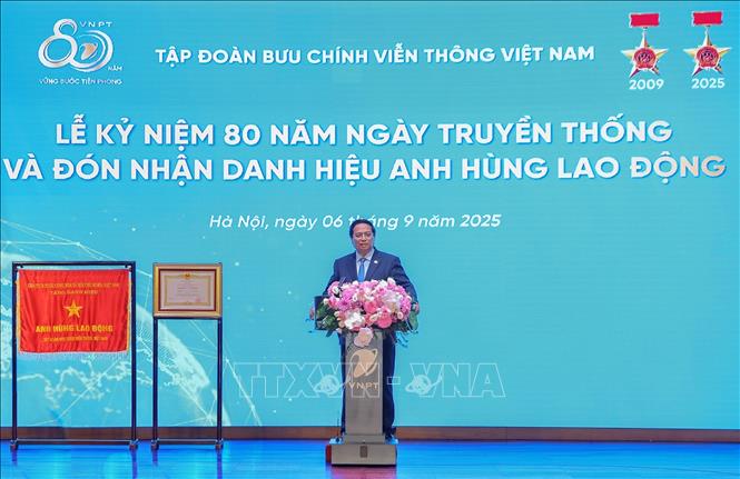 Thủ tướng Phạm Minh Chính phát biểu tại Lễ kỷ niệm 80 năm ngày truyền thống Tập đoàn Bưu chính Viễn thông Việt Nam (VNPT). Ảnh: Dương Giang-TTXVN