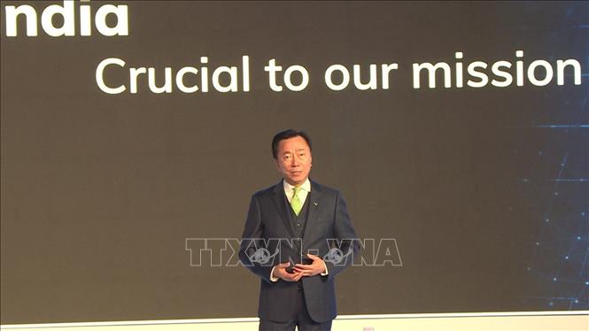 Ông Phạm Sanh Châu, Tổng Giám đốc VinFast châu Á, phát biểu khai mạc buổi lễ. Ảnh: Quang Trung - P/v TTXVN tại Ấn Độ