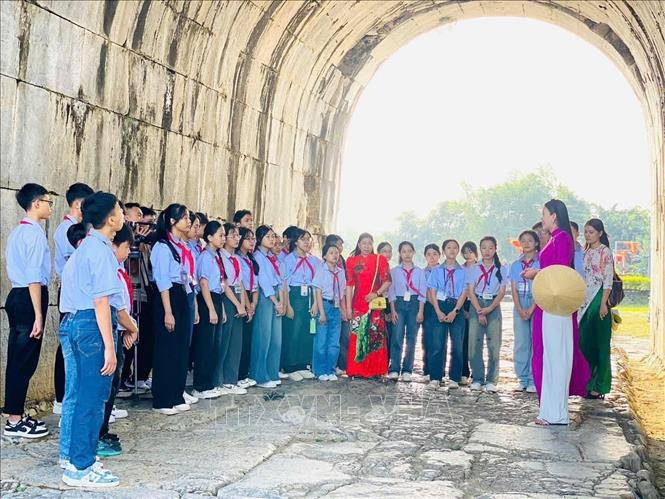 Được xây dựng từ thế kỷ 14, Di sản văn hóa thế giới Thành nhà Hồ mang dấu ấn độc đáo của kỹ thuật xây thành bằng đá lớn, hiếm thấy trong lịch sử kiến trúc Việt Nam và thế giới. Ảnh: TTXVN phát