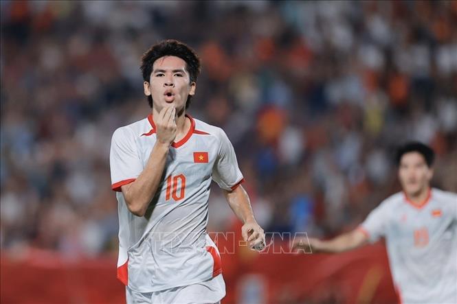 Văn Thuận ghi bàn thắng mở tỷ số cho U23 Việt Nam. Ảnh: Minh Quyết - TTXVN