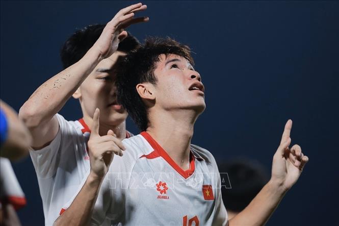 Văn Thuận ghi bàn thắng mở tỷ số cho U23 Việt Nam. Ảnh: Minh Quyết - TTXVN