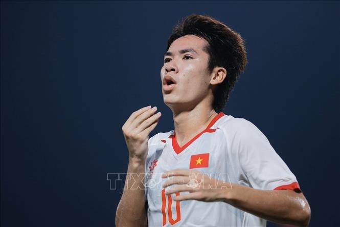 Văn Thuận ghi bàn thắng duy nhất cho U23 Việt Nam trong trận đấu gặp U23 Singapore. Ảnh: Minh Quyết - TTXVN