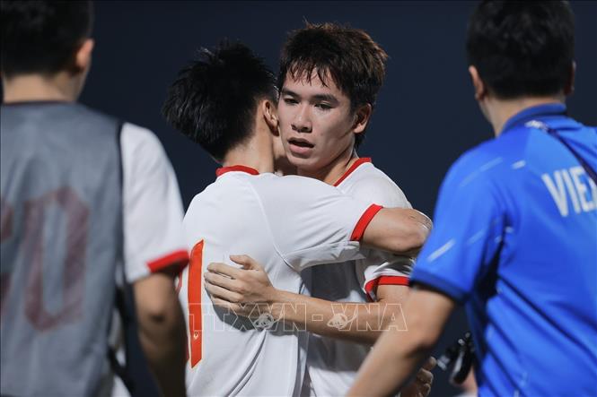 Văn Thuận ghi bàn thắng duy nhất của trận đấu U23 Việt Nam gặp U23 Singapore. Ảnh: Minh Quyết - TTXVN