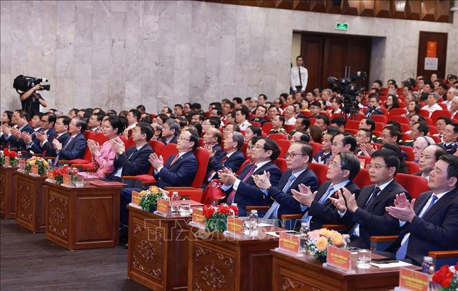 Thủ tướng Phạm Minh Chính và các đại biểu tham dự Lễ kỷ niệm 80 năm Ngày thành lập Đài Tiếng nói Việt Nam. Ảnh: Dương Giang-TTXVN
