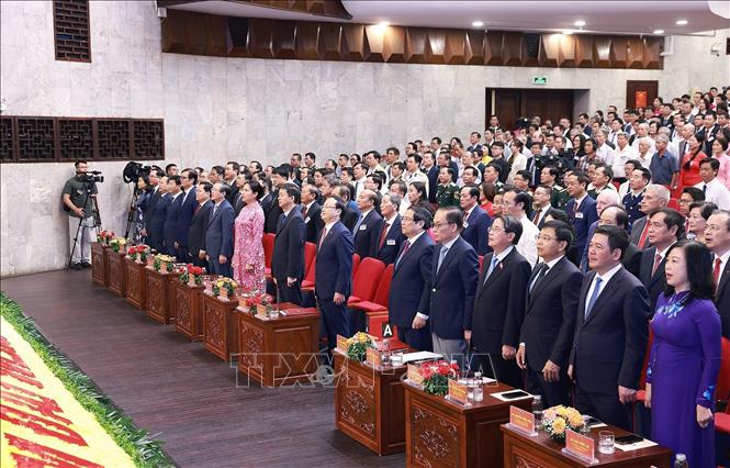 Thủ tướng Phạm Minh Chính và các đại biểu thực hiện nghi lễ chào cờ. Ảnh: Dương Giang-TTXVN
