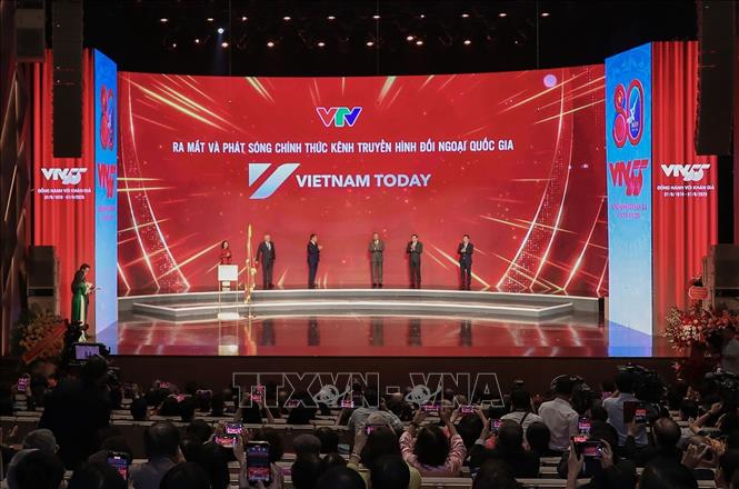 Tổng Bí thư Tô Lâm và các đại biểu thực hiện nghi thức ra mắt và phát sóng chính thức Kênh Truyền hình đối ngoại Quốc gia - Vietnam Today. Ảnh: Phan Phương – TTXVN