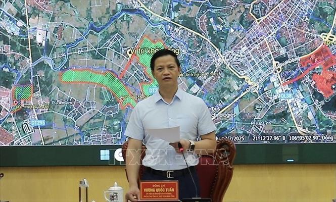 Chủ tịch UBND tỉnh Bắc Ninh Vương Quốc Tuấn phát biểu tại hội nghị. Ảnh: Đỗ Huyền - TTXVN