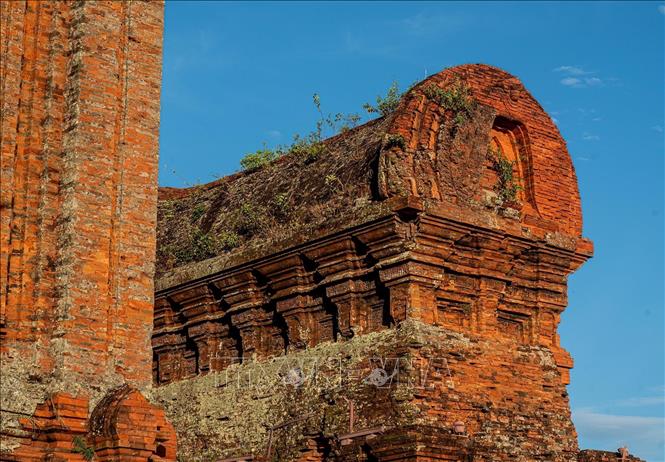Kiến trúc tinh xảo của tháp Bánh Ít là minh chứng cho kỹ thuật xây dựng bền vững, trình độ nghệ thuật đỉnh cao của người Chăm xưa. Ảnh: Khánh Hoà – TTXVN 