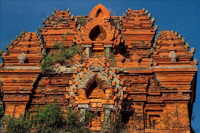 Kiến trúc tinh xảo của tháp Bánh Ít là minh chứng cho kỹ thuật xây dựng bền vững, trình độ nghệ thuật đỉnh cao của người Chăm xưa. Ảnh: Khánh Hoà – TTXVN 