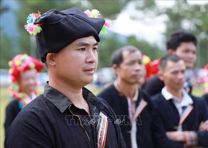 Trang phục truyền thống của chú rể người Dao đỏ trong ngày cưới. Ảnh: Quý Trung – TTXVN