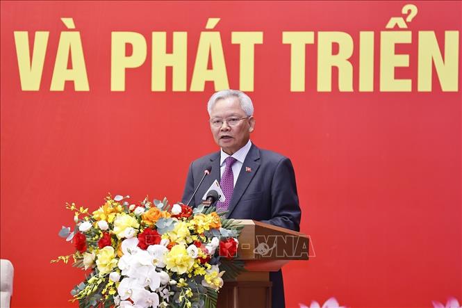 Đồng chí Tạ Ngọc Tấn, Phó Chủ tịch Hội đồng Lý luận Trung ương phát biểu. Ảnh: Doãn Tấn - TTXVN