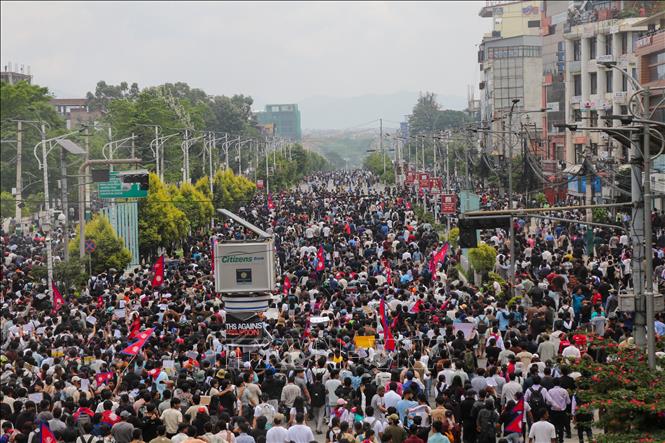 Biểu tình bạo loạn phản đối Chính phủ tại thủ đô Kathmandu, Nepal ngày 8/9/2025. Ảnh: Anadolu Agency/TTXVN