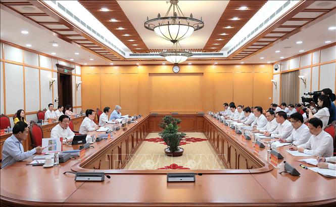 Chủ tịch nước Lương Cường chủ trì buổi làm việc của Bộ Chính trị với Ban Thường vụ Tỉnh uỷ Hưng Yên. Ảnh: An Đăng - TTXVN