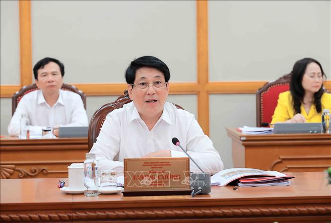 Chủ tịch nước Lương Cường chủ trì buổi làm việc của Bộ Chính trị với Ban Thường vụ Tỉnh uỷ Hưng Yên. Ảnh: An Đăng - TTXVN
