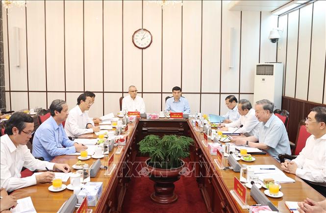 Tổng Bí thư Tô Lâm chủ trì cuộc họp về tình hình triển khai thực hiện Nghị quyết số 71 – NQ/TW ngày 22/8/2025 của Bộ Chính trị về đột phá phát triển Giáo dục và Đào tạo. Ảnh: Thống Nhất – TTXVN