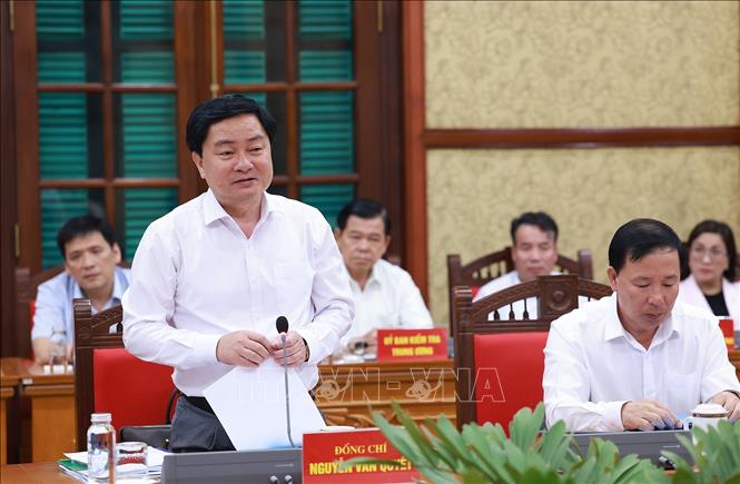 Đồng chí Nguyễn Văn Quyết, Bí thư Tỉnh ủy Tây Ninh báo cáo Dự thảo văn kiện và phương án nhân sự cấp uỷ Đại hội đại biểu Đảng bộ tỉnh nhiệm kỳ 2025 - 2030. Ảnh: Dương Giang- TTXVN
