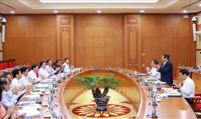 Thủ tướng Phạm Minh Chính làm việc với Ban Thường vụ Tỉnh uỷ Tây Ninh. Ảnh: Dương Giang-TTXVN 
