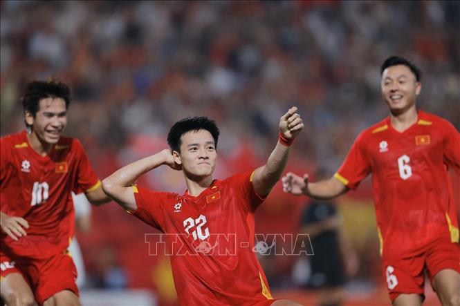 Thanh Nhàn ghi bàn thắng mở tỷ số cho U23 Việt Nam. Ảnh: Minh Quyết - TTXVN