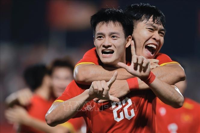 Thanh Nhàn ghi bàn thắng mở tỷ số cho U23 Việt Nam. Ảnh: Minh Quyết - TTXVN