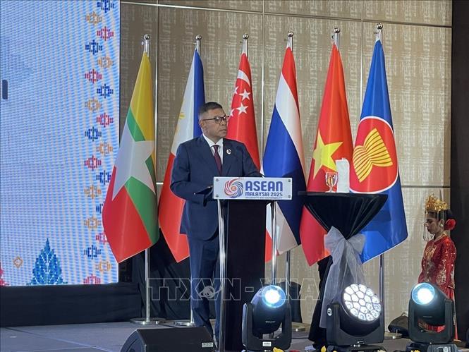 Bộ trưởng Nội vụ Malaysia Datuk Seri Saifuddin Nasution Ismail phát biểu tại Hội nghị. Ảnh: Thành Trung - Pv TTXVN tại Malaysia 