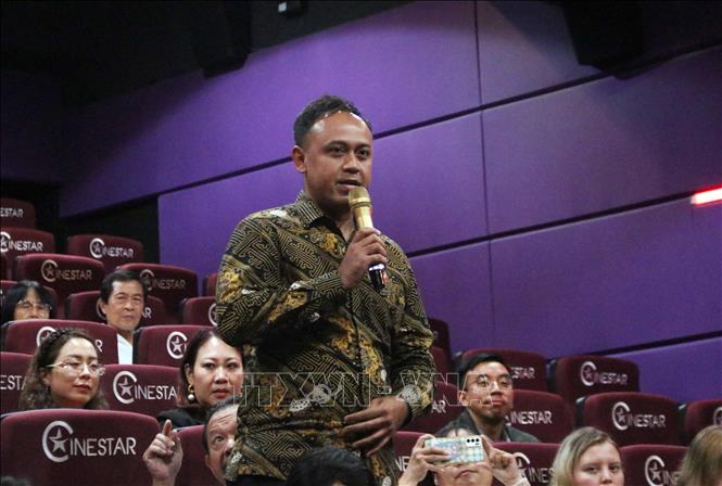 Ông Adiguna Wijaya, Quyền Tổng lãnh sự Cộng hòa Indonesia tại Thành phố Hồ Chí Minh  giao lưu với đoàn làm phim 