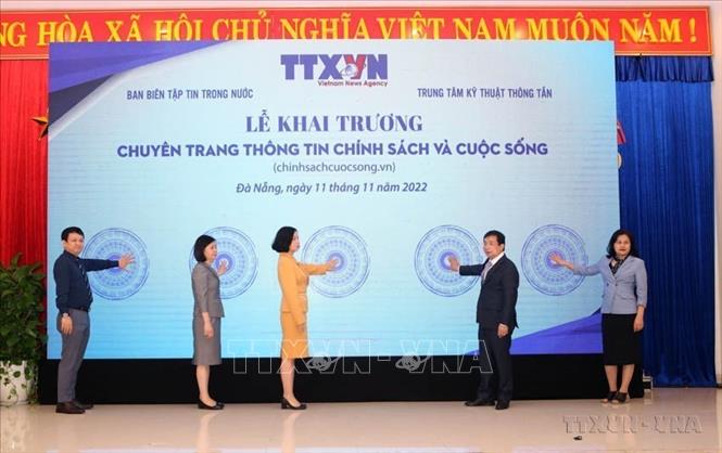 Chuyên trang thông tin chinhsachcuocsong.vn của TTXVN được xây dựng nhằm cập nhật kịp thời các văn bản, chính sách mới; phản ánh kịp thời các sự kiện thời sự chính trị nổi bật; việc triển khai các chủ trương chính sách của Đảng, Nhà nước trên khắp các vùng, miền, địa phương; những vấn đề văn hóa, xã hội gần gũi, thiết thực với đời sống, được bạn đọc quan tâm… (11/11/2022). Ảnh: Trần Lê Lâm – TTXVN