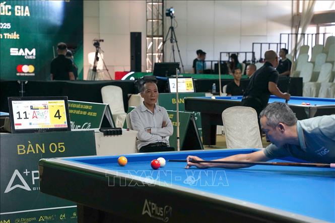 Các tay cơ thi đấu tại Giải Vô địch Carom Cúp Quốc gia VBSF - Aplus 2025. Ảnh: Nguyễn Thanh - TTXVN