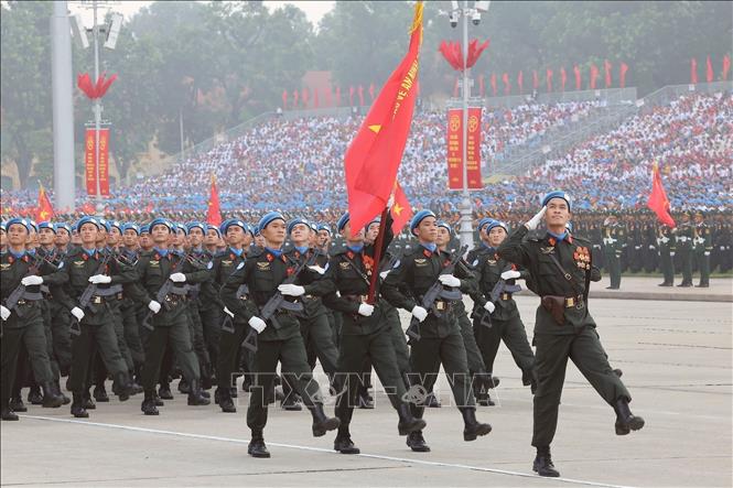 Khối nam sĩ quan Cảnh sát gìn giữ hòa bình diễu binh trên Quảng trường Ba Đình. Ảnh: Lâm Khánh - TTXVN