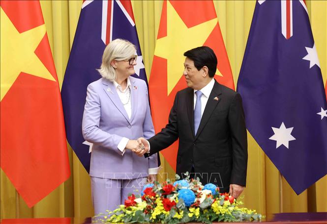 Chủ tịch nước Lương Cường và Toàn quyền Australia Sam Mostyn chụp ảnh chung trước khi tiến hành hội đàm. Ảnh: Lâm Khánh - TTXVN