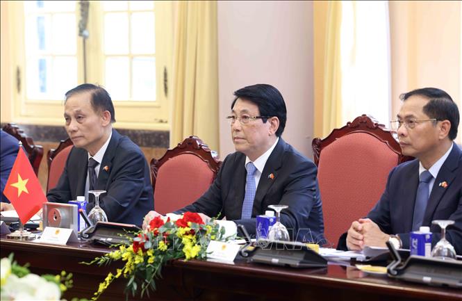 Chủ tịch nước Lương Cường và thành viên đoàn Việt Nam tại cuộc hội đàm với Toàn quyền Australia Sam Mostyn. Ảnh: Lâm Khánh - TTXVN