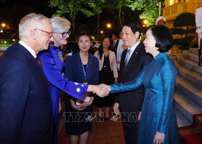 Chủ tịch nước Lương Cường và Phu nhân với Toàn quyền Australia Sam Mostyn và Phu quân. Ảnh: Phạm Kiên - TTXVN