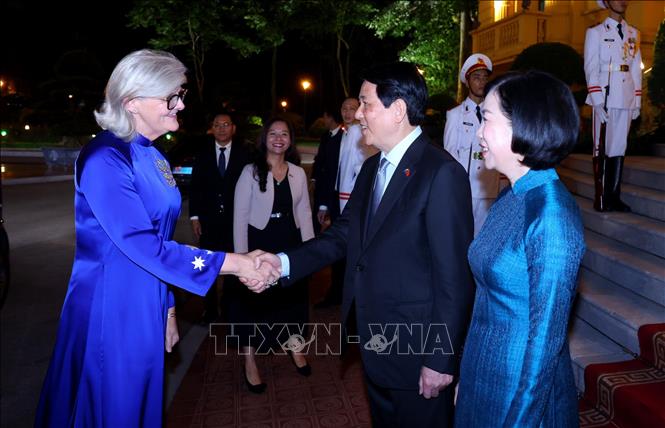 Chủ tịch nước Lương Cường và Phu nhân với Toàn quyền Australia Sam Mostyn. Ảnh: Phạm Kiên - TTXVN