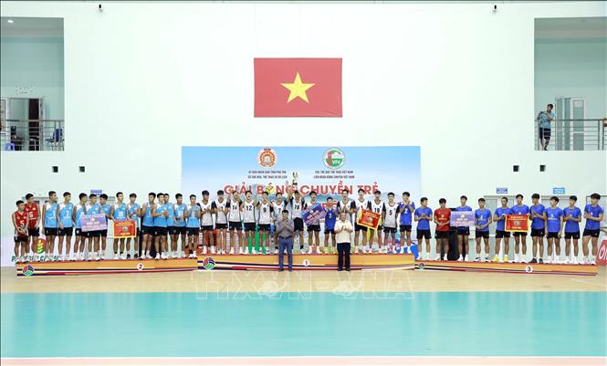 Kết quả ở giải đồng đội nam: Giải Nhất câu lạc bộ bóng chuyền Thể Công Tân Cảng; Giải Nhì câu lạc bộ Biên phòng MB; Giải 3 câu lạc bộ bóng chuyền Khánh Hòa. Ảnh: Hoàng Hùng -TTXVN