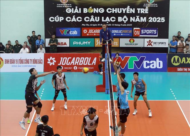 Kết quả trận Chung kết bóng chuyền nam Giải bóng chuyền trẻ Cúp các câu lạc bộ Quốc gia năm 2025. Đôi Thể Công Tân Cảng, (áo xẫm) thắng đội Biên Phòng MB (áo sáng) với tỷ số 3-1. Ảnh: Hoàng Hùng -TTXVN