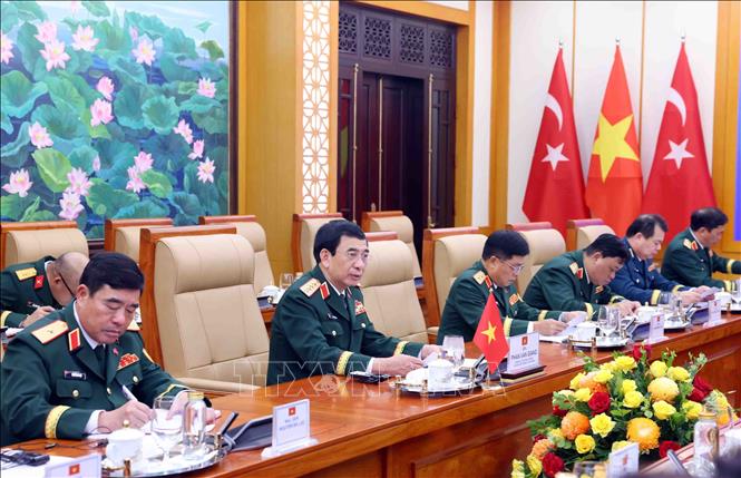 Minister of National Defense General Phan Van Giang speaks at the talks. VNA Photo: Phạm Kiên 