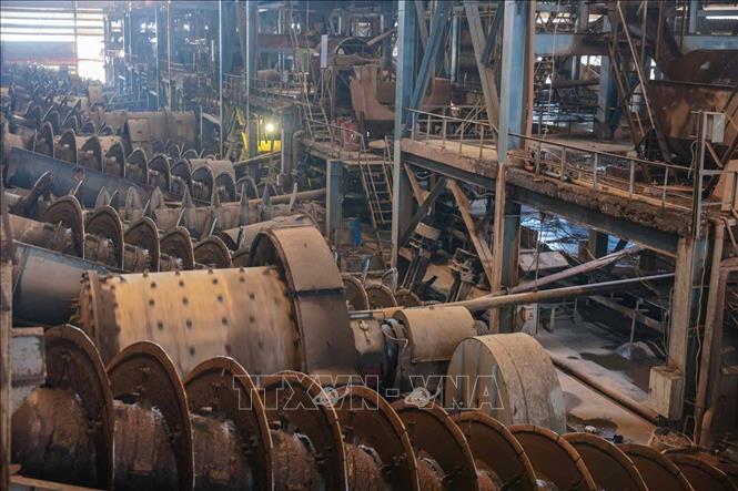 Hệ thống máy móc tuyển quặng tại Chi nhánh tuyển Tằng Loỏng. Ảnh: Hoàng Hiếu - TTXVN
