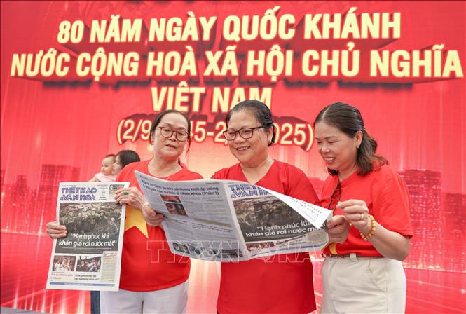 Các ấn phẩm của TTXVN được quan tâm, đón nhận nhiều từ độc giả. Ảnh: Thanh Tùng - TTXVN