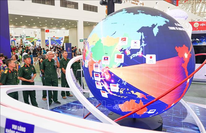 TTXVN trong chuyển đổi số, ứng dụng công nghệ hiện đại vào sản xuất, quản lý, phân phối thông tin; tinh gọn tổ chức bộ máy, hướng tới xây dựng cơ quan thông tấn quốc gia vững mạnh, chuyên nghiệp, nhân văn, hiện đại, có uy tín trong khu vực và trên thế giới. Ảnh: Thanh Tùng - TTXVN