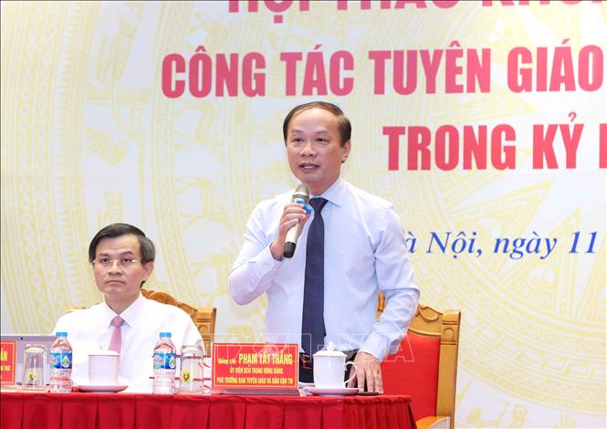 Đồng chí Phạm Tất Thắng, Uỷ viên Trung ương Đảng, Phó Trưởng Ban Tuyên giáo và Dân vận Trung ương phát biểu tại hội thảo. Ảnh: Phương Hoa - TTXVN