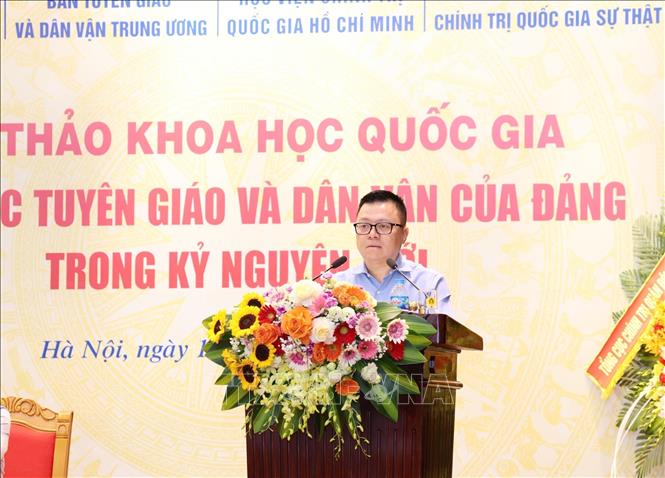 Đồng chí Lê Quốc Minh, Uỷ viên Trung ương Đảng, Phó Trưởng Ban Tuyên giáo và Dân vận Trung ương, Chủ tịch Hội Nhà báo Việt Nam, Tổng Biên tập Báo Nhân Dân tham luận tại hội thảo. Ảnh: Phương Hoa – TTXVN