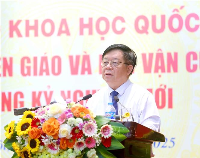 Đồng chí Nguyễn Trọng Nghĩa, Uỷ viên Bộ Chính trị, Bí thư Trung ương Đảng, Trưởng Ban Tuyên giáo và Dân vận Trung ương phát biểu kết luận hội thảo. Ảnh: Phương Hoa – TTXVN