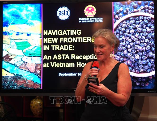 Chủ tịch ASTA Kerri Goad-Berrios phát biểu, ca ngợi hương vị của gia vị Việt Nam. Ảnh: Ngọc Quang – PV TTXVN tại Mỹ