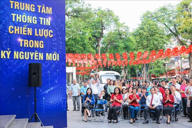 Tổng Giám đốc Vũ Việt Trang cùng các lãnh đạo TTXVN tham dự buổi lễ. Ảnh: Hoàng Hiếu - TTXVN